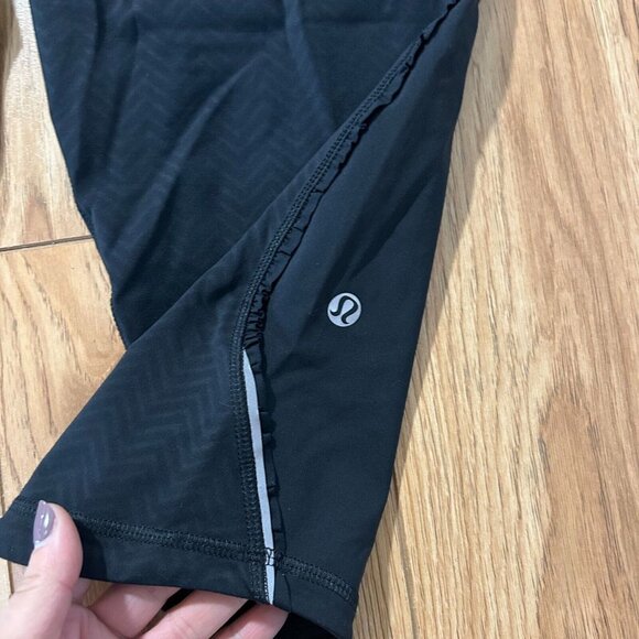 Lululemon Run Fast Free Crop Capri Leggings Womens 10 Ruffle Black Neon Yellow - Picture 2 of 5